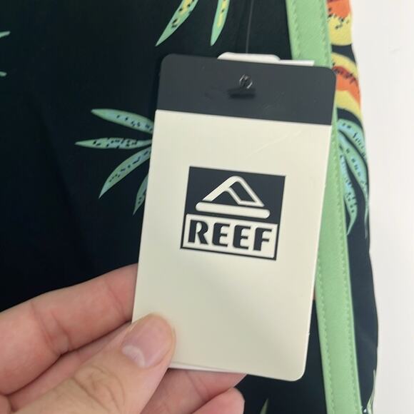 Mens Reef Board Shorts Size 34 - Picture 4 of 9